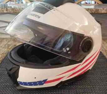 Schuberth E2 Helmet   reduced size 2